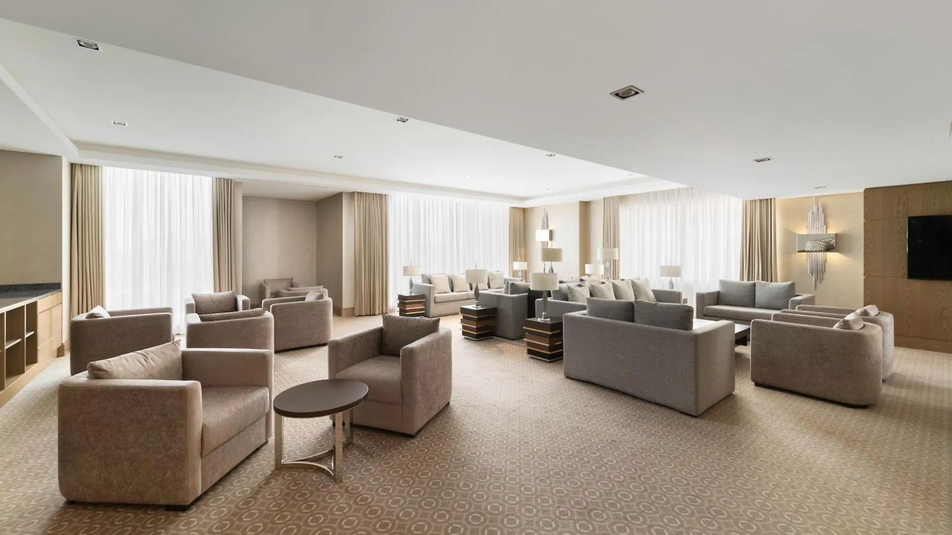 Radisson Blu Hotel And Convention Center, Riyadh Minhal 4*,