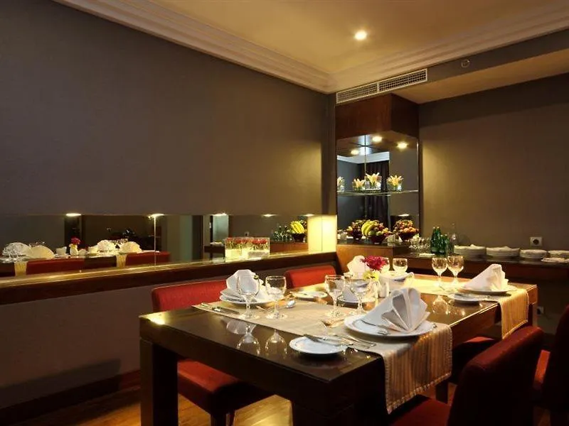 Radisson Blu Hotel And Convention Center, Riyadh Minhal 4*,